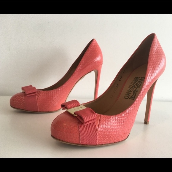 SALVATORE FERRAGAMO RILLY PINK SNAKESKIN PUMPS 9.5 - Picture 2 of 8